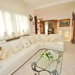 Raffinato Attico Vicino Al Mare Con Solarium Lido Di Italia